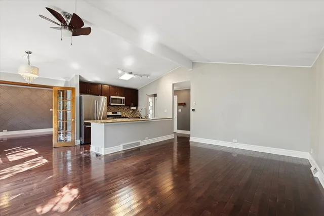 $400,000 | 241 Diamond Head Drive, Des Plaines, IL 60018