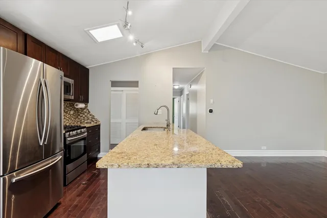 $400,000 | 241 Diamond Head Drive, Des Plaines, IL 60018