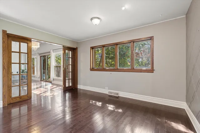 $400,000 | 241 Diamond Head Drive, Des Plaines, IL 60018