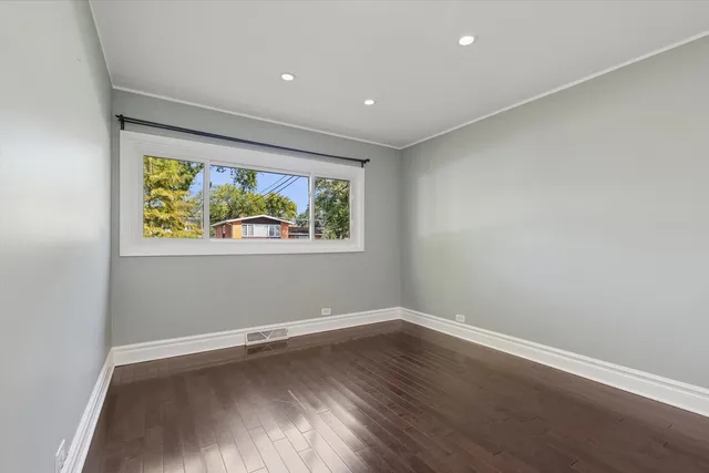 $400,000 | 241 Diamond Head Drive, Des Plaines, IL 60018