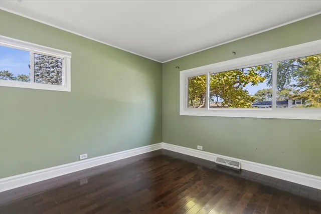 $400,000 | 241 Diamond Head Drive, Des Plaines, IL 60018