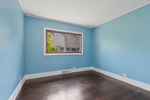 $400,000 | 241 Diamond Head Drive, Des Plaines, IL 60018