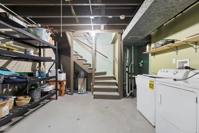 $400,000 | 241 Diamond Head Drive, Des Plaines, IL 60018