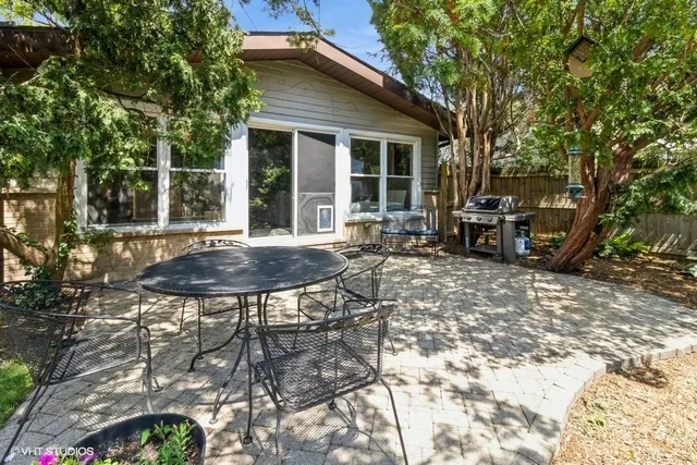 $400,000 | 241 Diamond Head Drive, Des Plaines, IL 60018