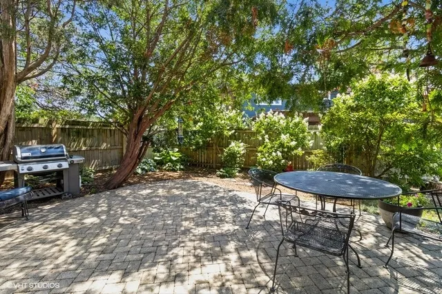 $400,000 | 241 Diamond Head Drive, Des Plaines, IL 60018