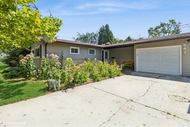 $400,000 | 241 Diamond Head Drive, Des Plaines, IL 60018