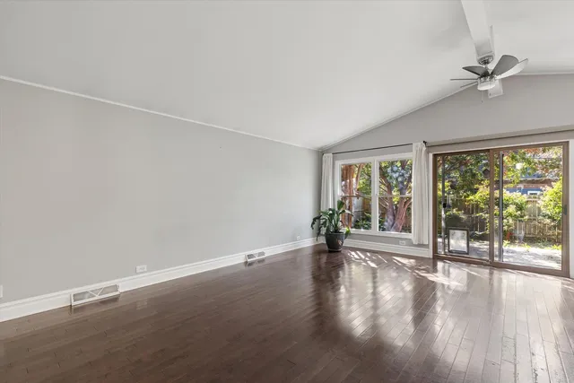 $400,000 | 241 Diamond Head Drive, Des Plaines, IL 60018