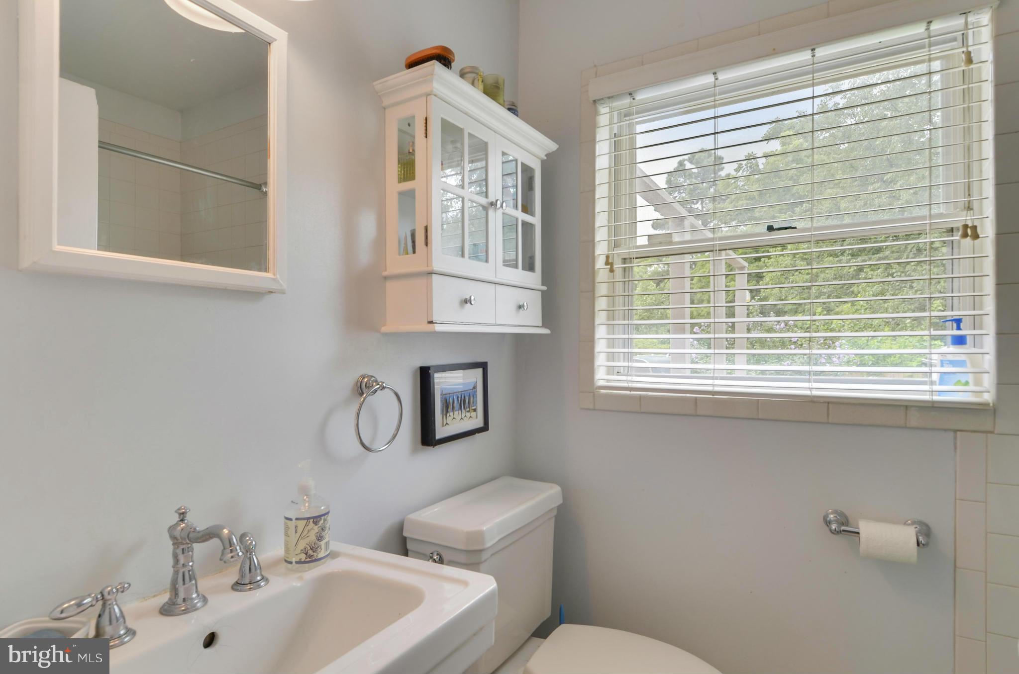 10200 Cherry Tree Lane Silver Spring, MD 20901 - Photo 14 of 28 Bath