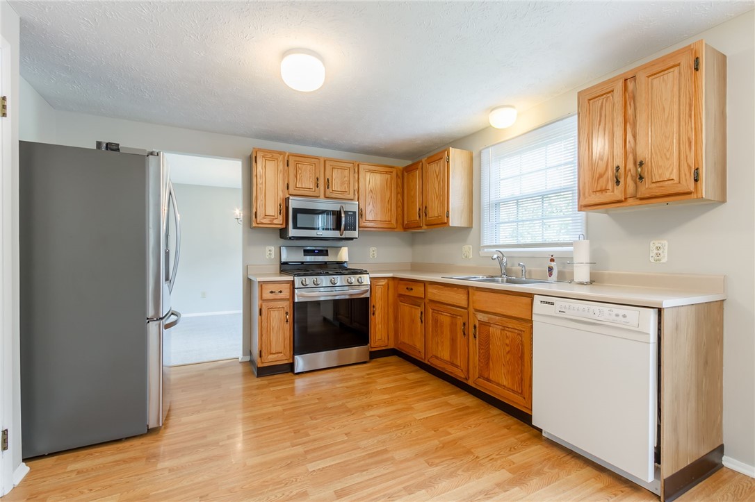 3261 Evergreen Circle Walworth, NY 14568 - Photo 4 of 27