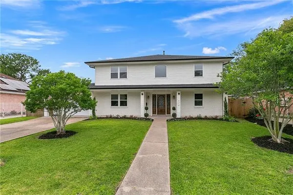 $569,900 | 917 Christana Place, Gretna, LA 70056