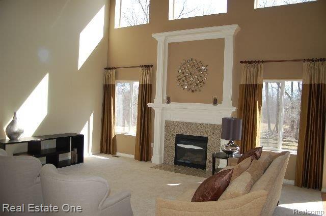 3483 Columbia Drive Rochester, MI 48307 - Photo 8 of 18 FAMILY RM.JPG