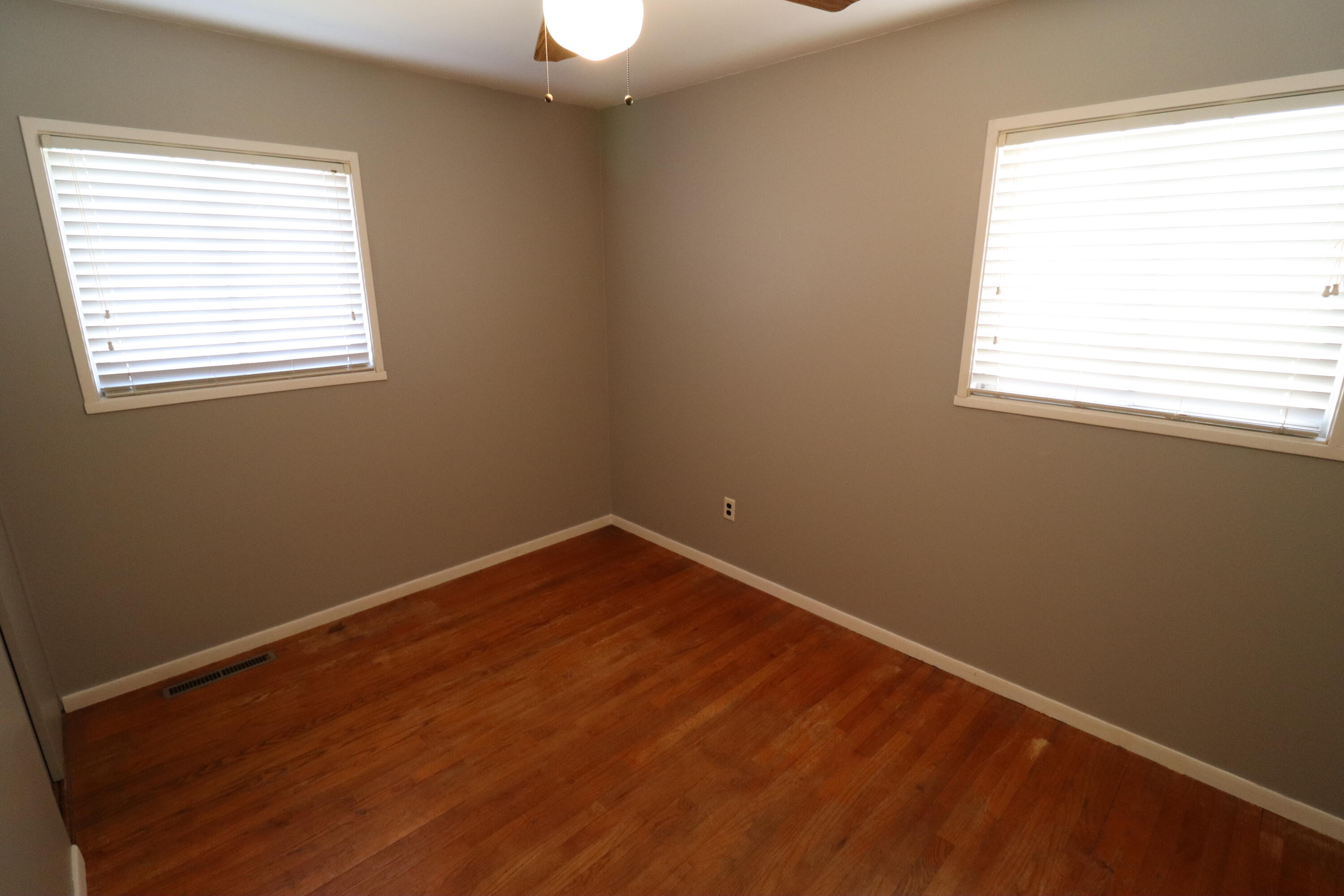 3867 South Liverpool Road Hobart, IN 46342 - Photo 13 of 27 an empty room with a window