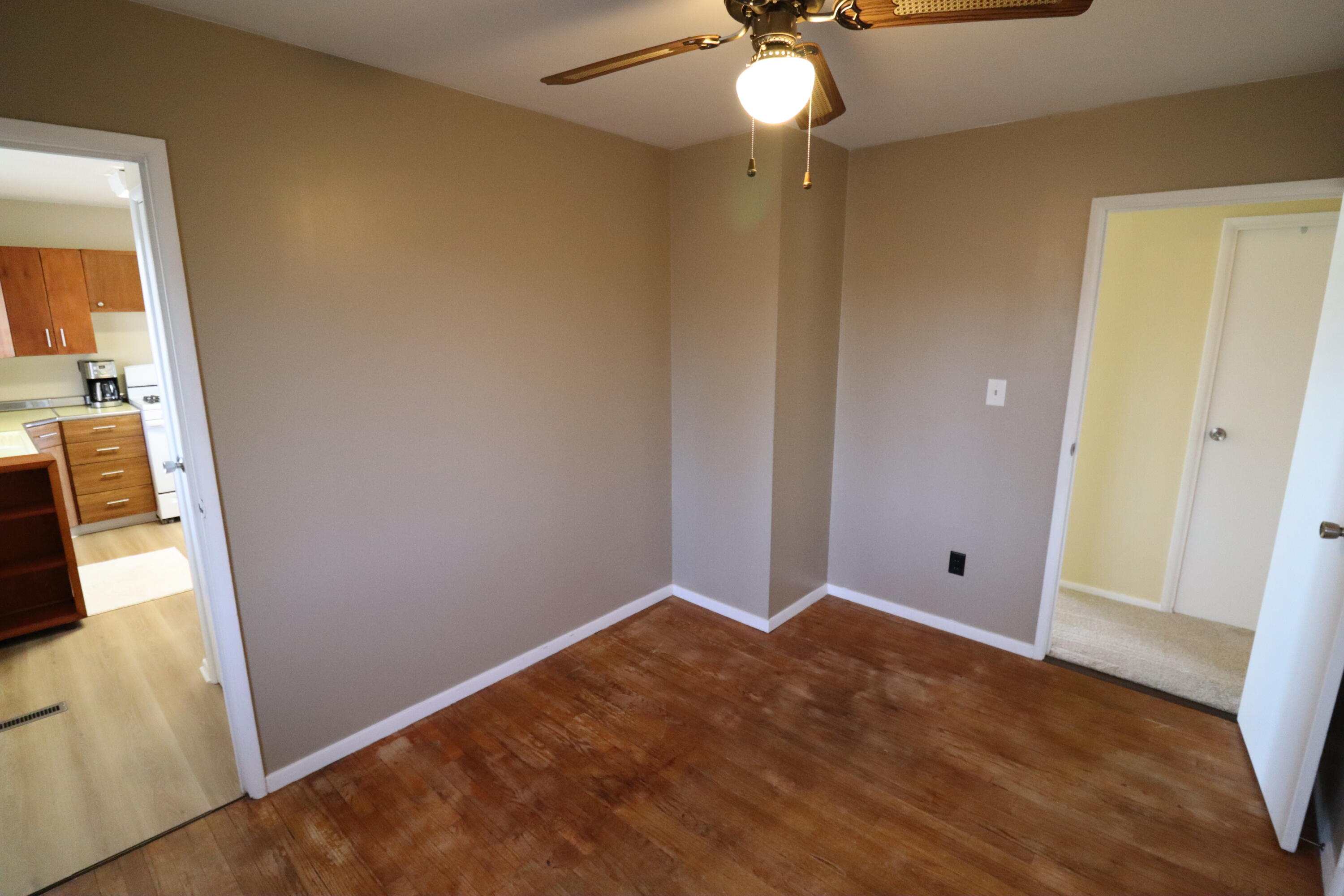3867 South Liverpool Road Hobart, IN 46342 - Photo 15 of 27 an empty room with a mirror