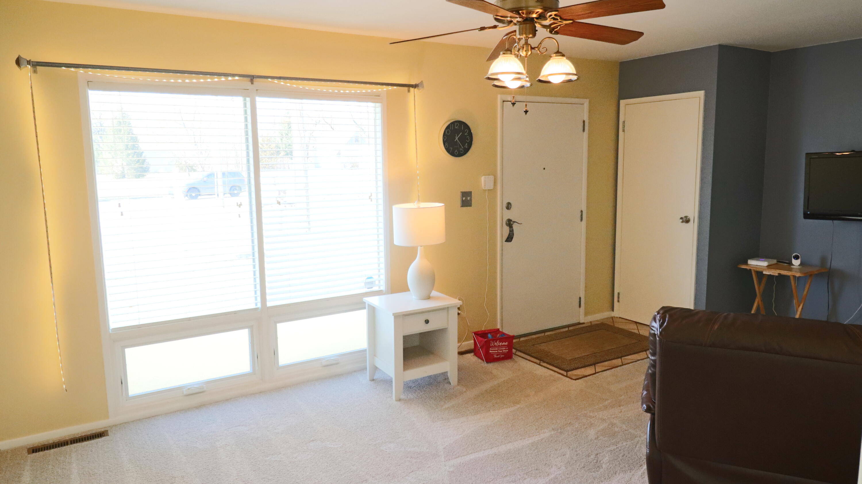 3867 South Liverpool Road Hobart, IN 46342 - Photo 5 of 27 a living room with a couch and a chandelier