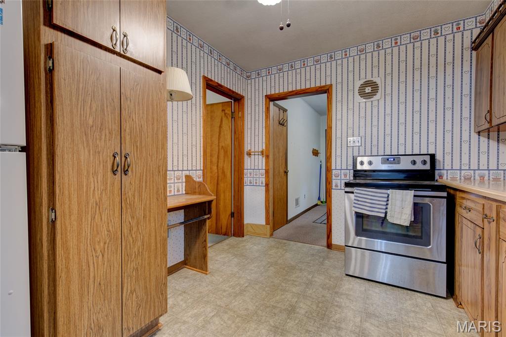 5673 Humbert Road Godfrey, IL 62035 - Photo 10 of 37