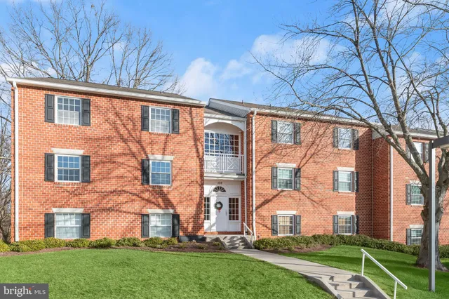 $280,000 | 102 Castletown Road, Unit 201, Lutherville-Timonium, MD 21093