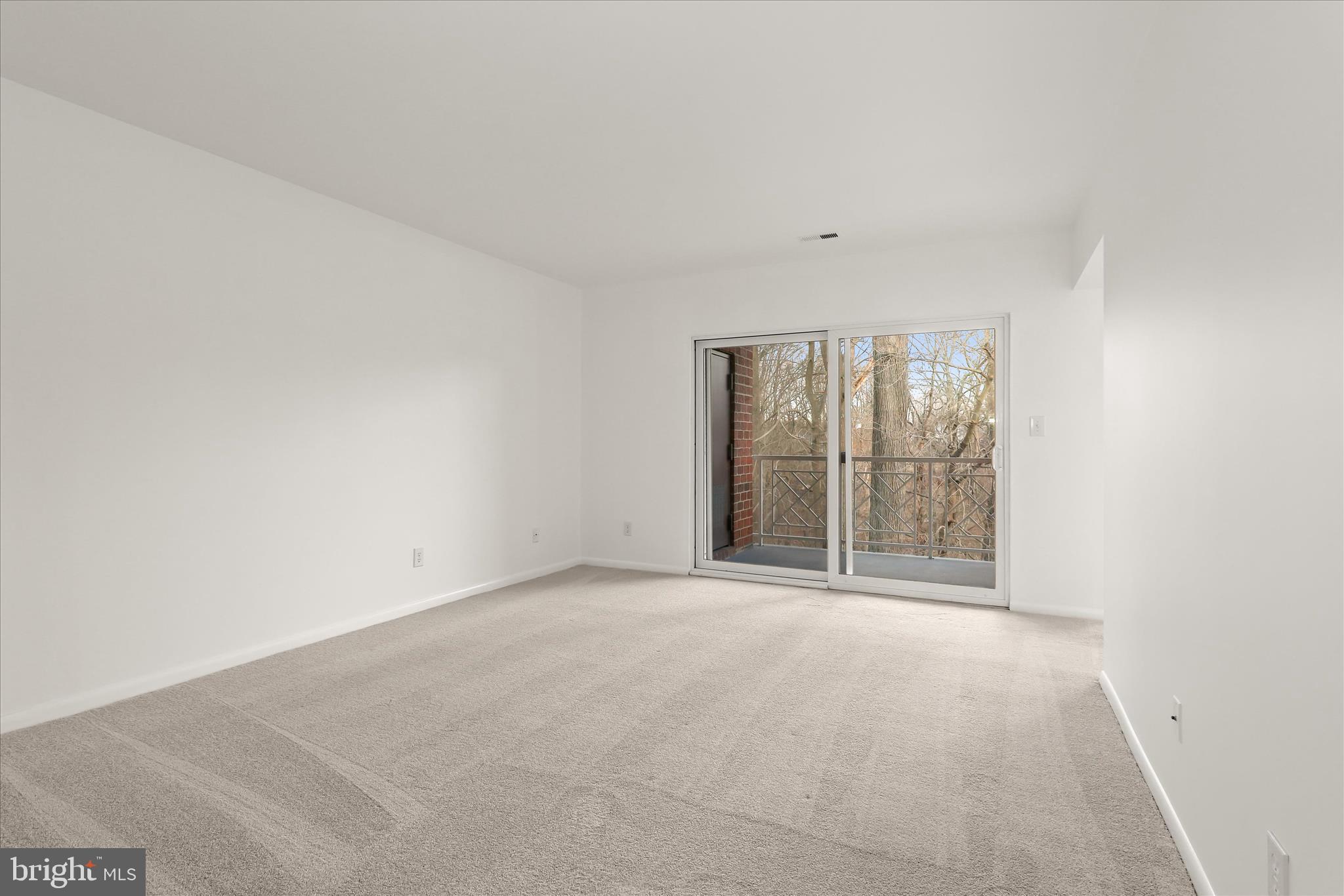 102 Castletown Road, Unit 201 Lutherville-Timonium, MD 21093 - Photo 15 of 33 Living room