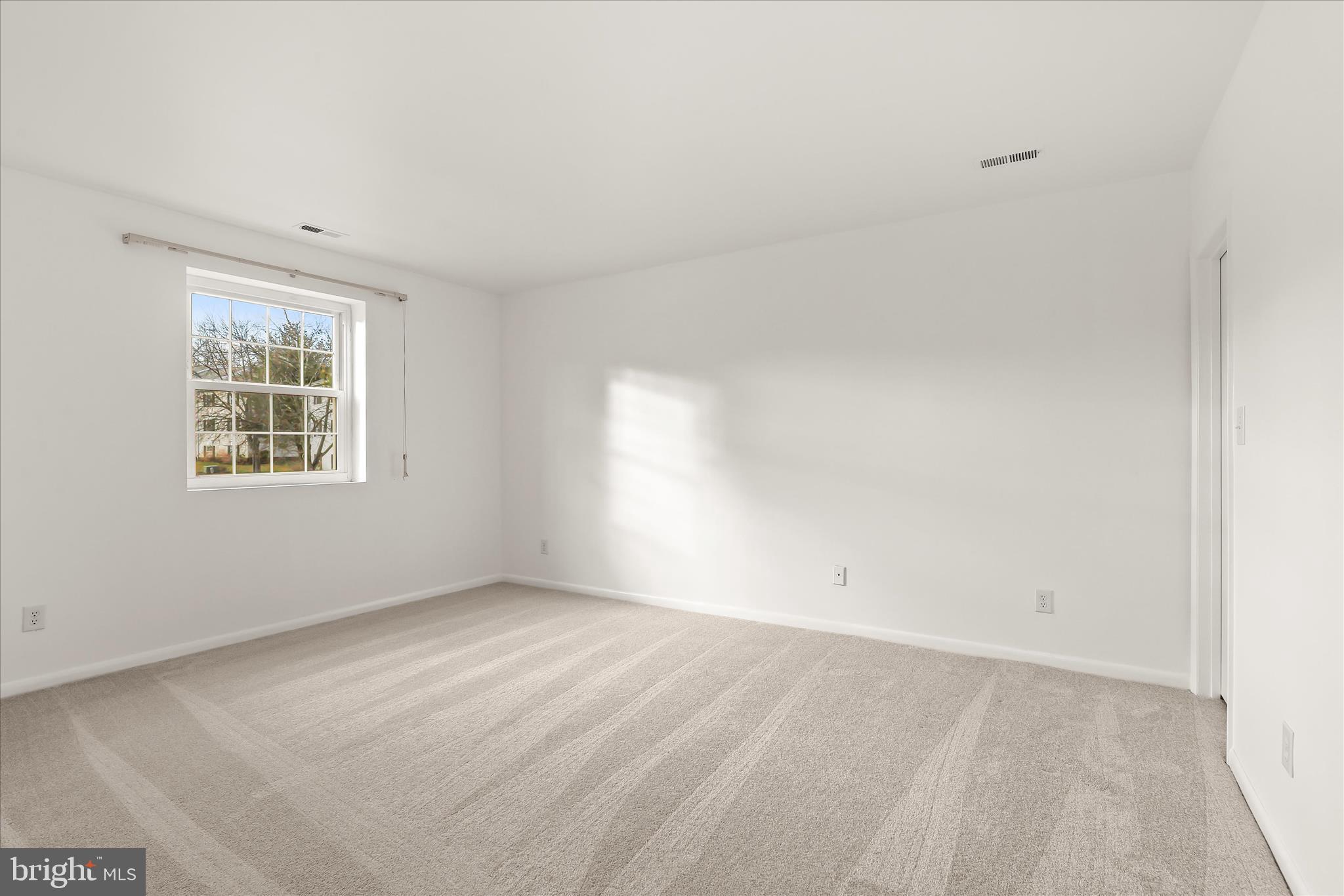 102 Castletown Road, Unit 201 Lutherville-Timonium, MD 21093 - Photo 19 of 33 Primary bedroom suite