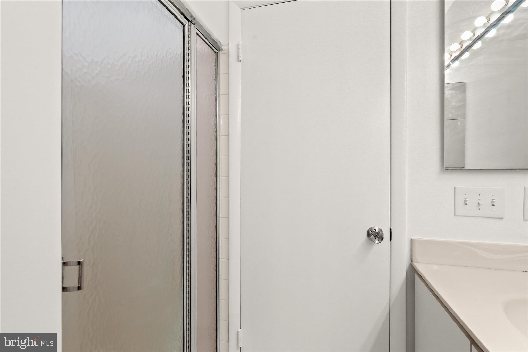 102 Castletown Road, Unit 201 Lutherville-Timonium, MD 21093 - Photo 23 of 33 Primary bathroom