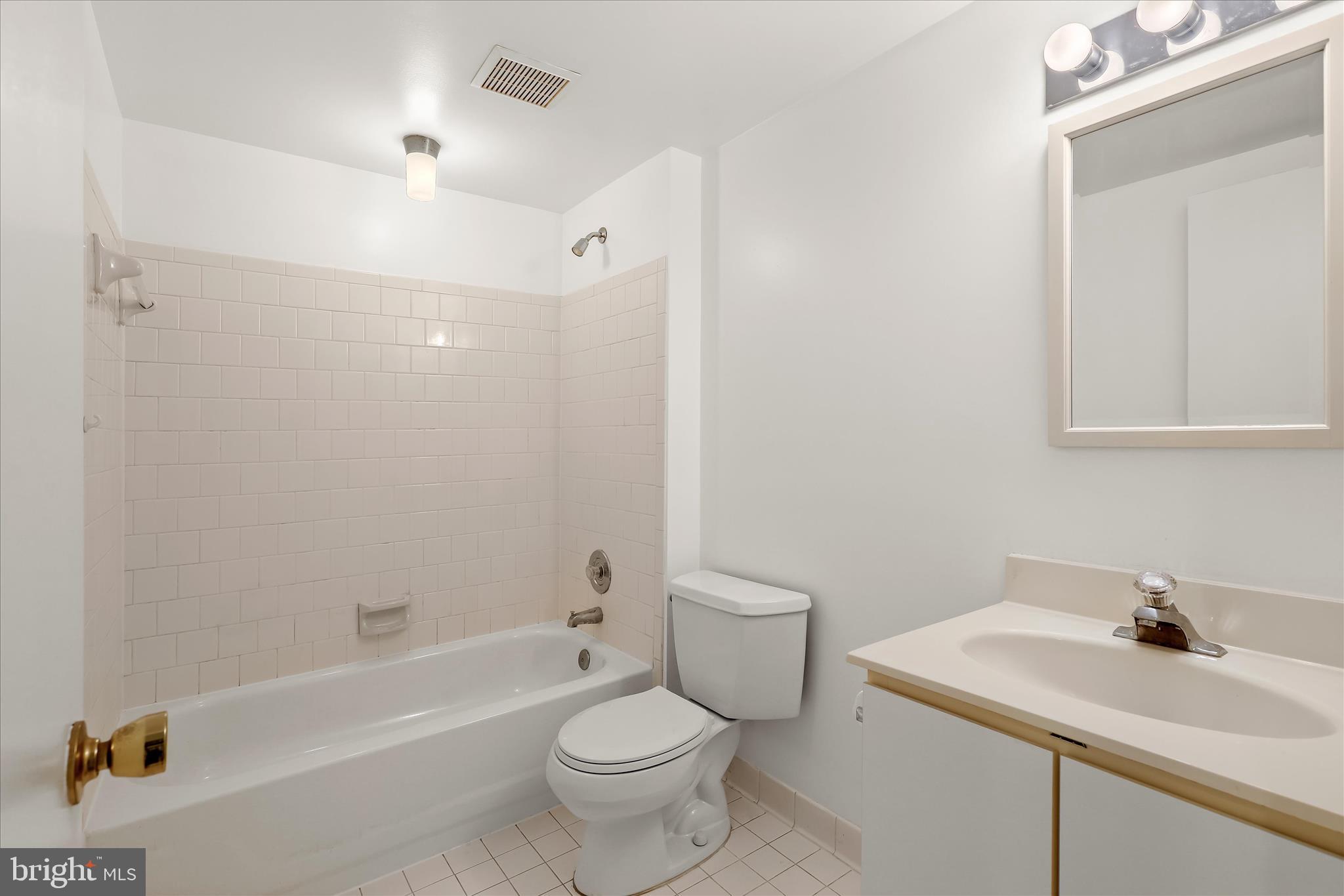 102 Castletown Road, Unit 201 Lutherville-Timonium, MD 21093 - Photo 28 of 33 Hall bathroom