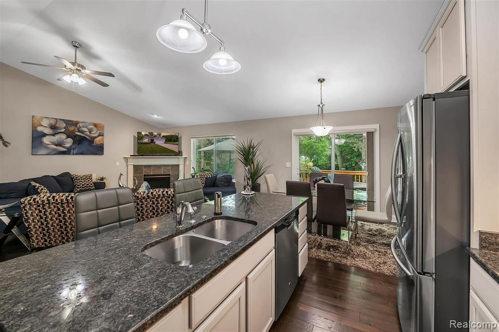 147 Sedum Road Howell, MI 48843 - Photo 6 of 34