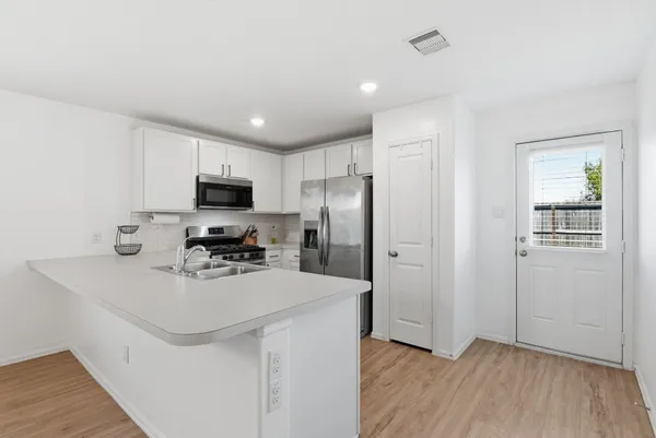 $2,300 | 14427 Woodcott Warren Way, Rosharon, TX 77583