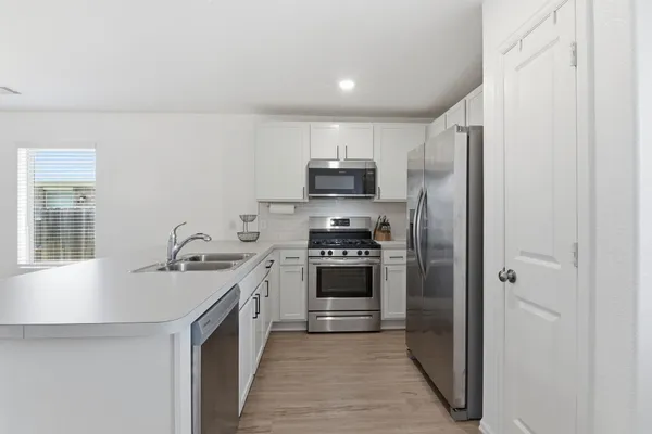 $2,300 | 14427 Woodcott Warren Way, Rosharon, TX 77583