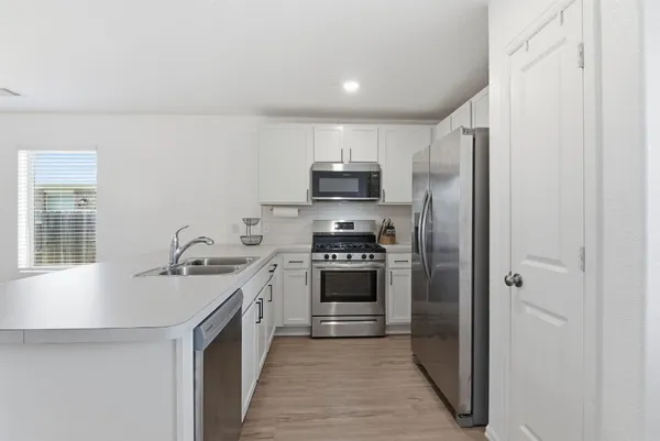 $2,300 | 14427 Woodcott Warren Way, Rosharon, TX 77583