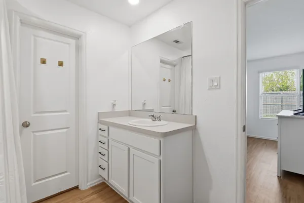 $2,300 | 14427 Woodcott Warren Way, Rosharon, TX 77583