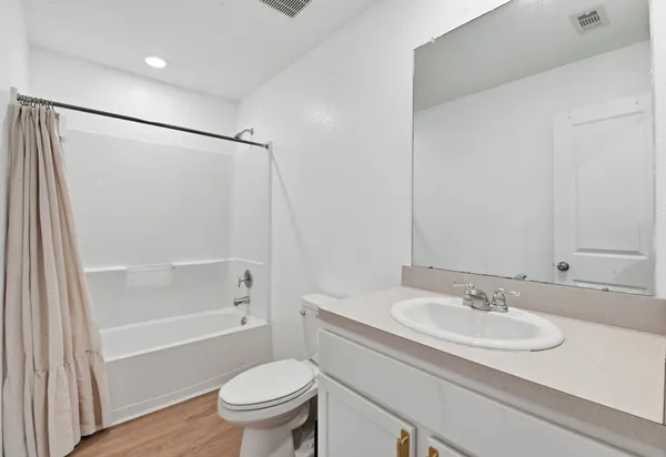 $2,300 | 14427 Woodcott Warren Way, Rosharon, TX 77583