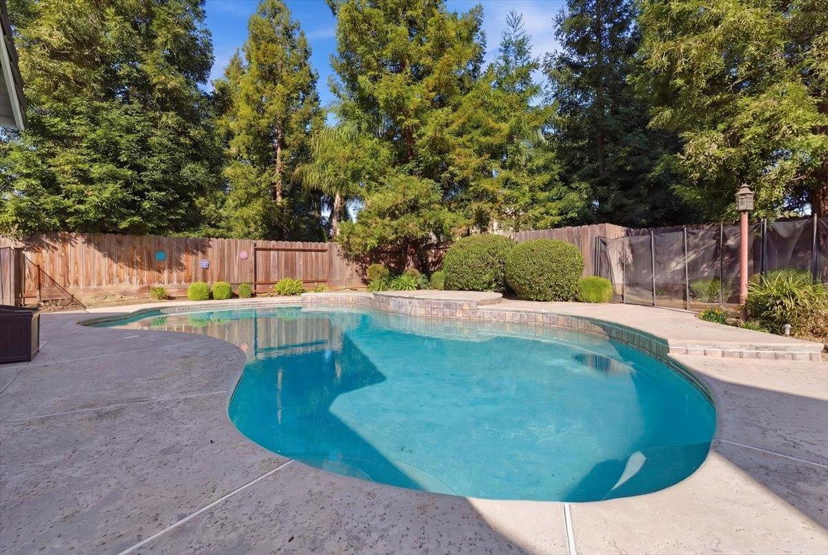 1903 Alex Way Turlock, CA 95382 - Photo 32 of 40 a view of a swimming pool