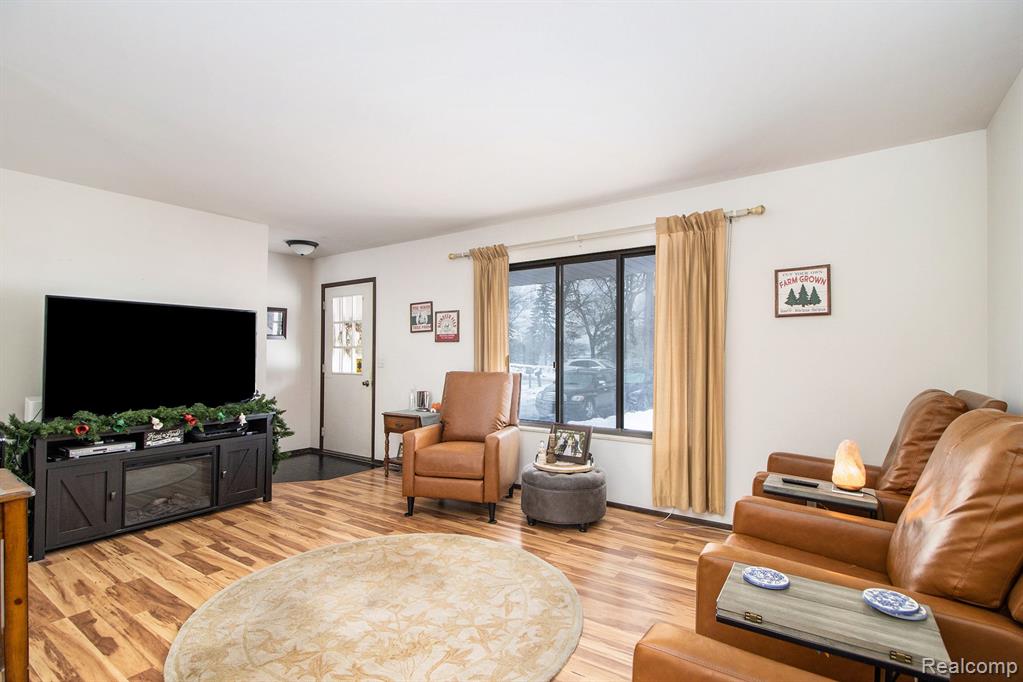 2330 Keith Road West Bloomfield, MI 48324 - Photo 5 of 23 Gallery Image 5