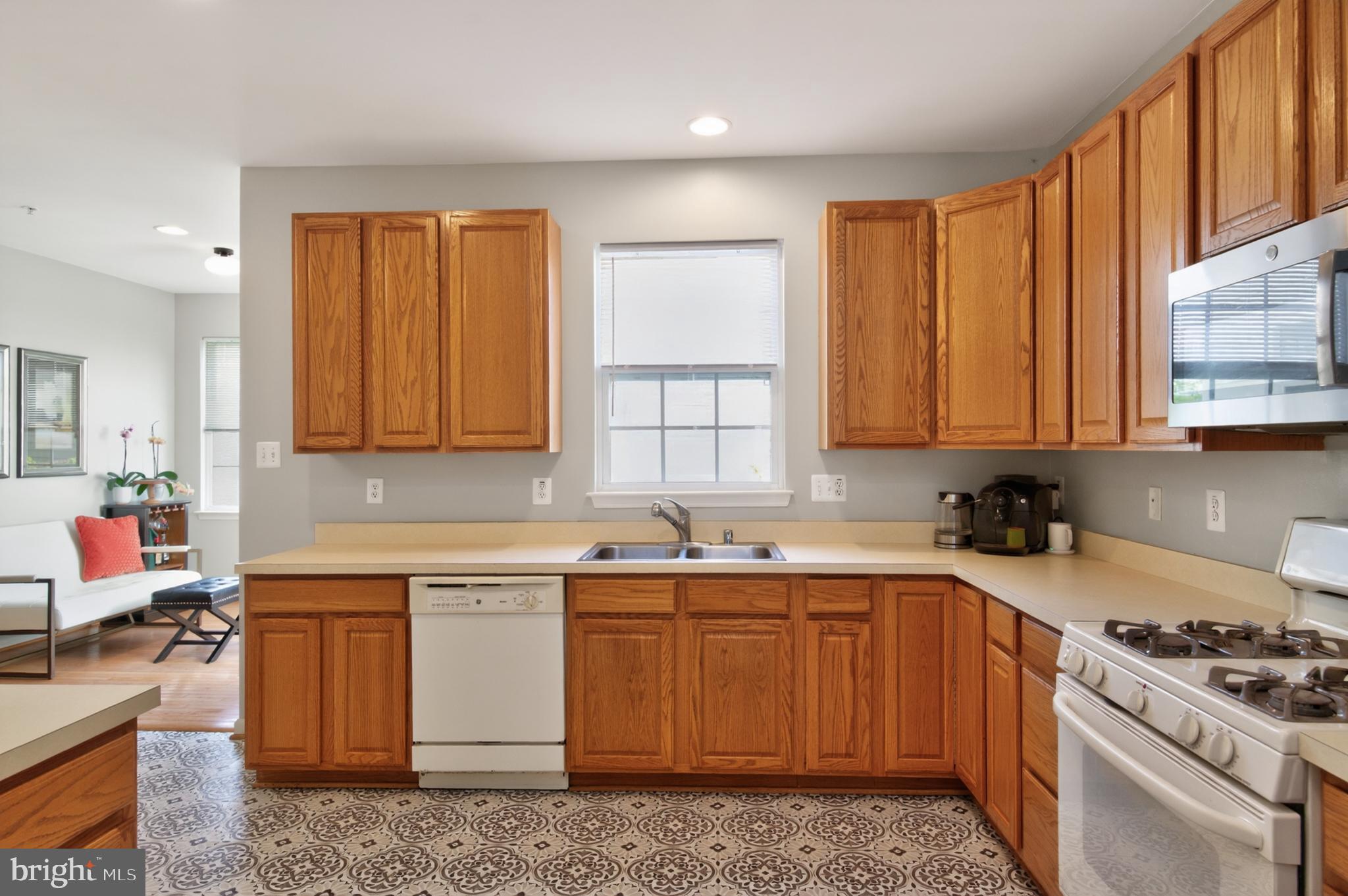 75 Two Rivers Drive Edgewater, MD 21037 - Photo 11 of 49 Lots of well build cabinets