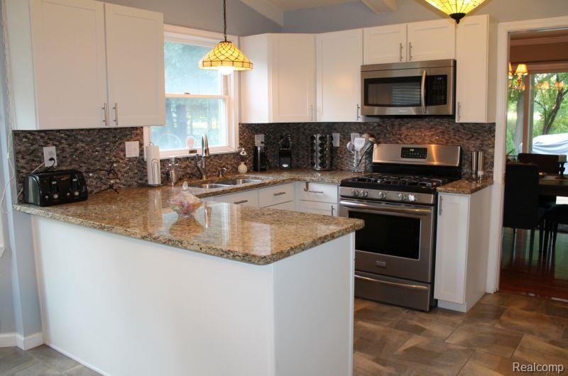24080 Griswold Road South Lyon, MI 48178 - Photo 7 of 34 IMG_4688.JPG