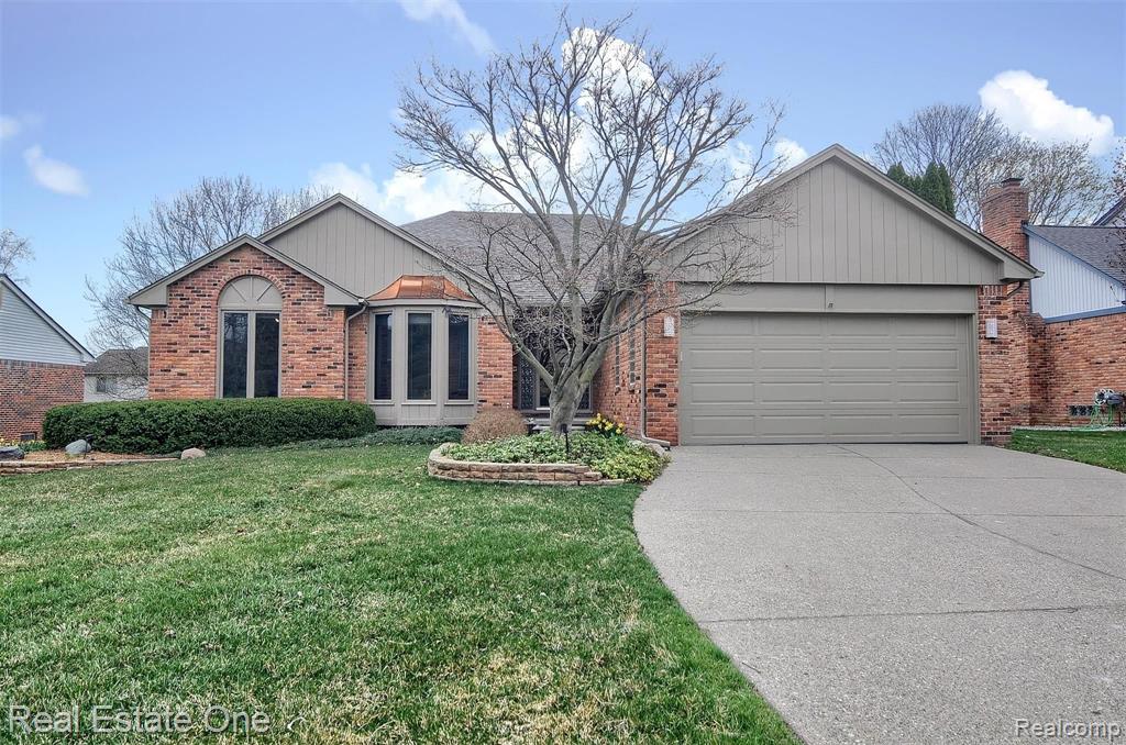 561 Kentucky Drive Rochester Hills, MI 48307 - Photo 1 of 23