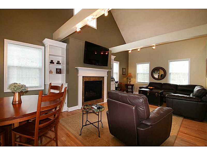 18 Bayview Exeter, RI 02822 - Photo 5 of 24 Living Room.