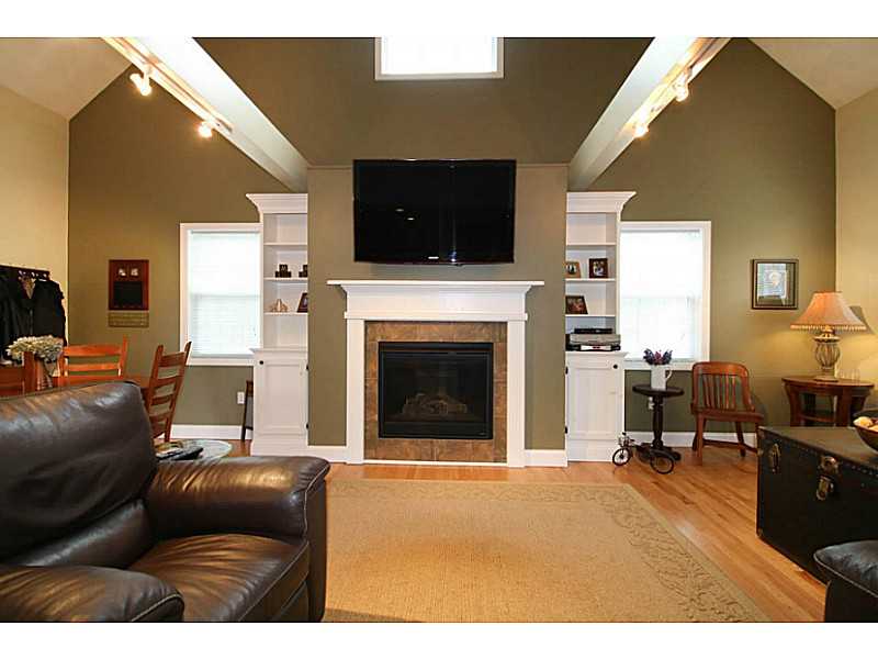 18 Bayview Exeter, RI 02822 - Photo 7 of 24 Living Room.