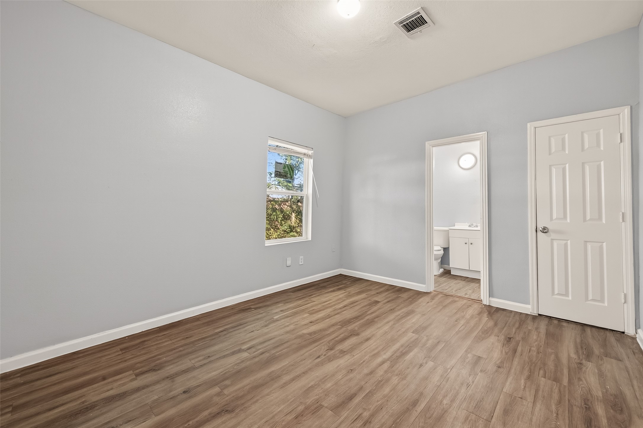 8211 Parnell Street Houston, TX 77051 - Photo 6 of 22 an empty room with wooden floor and windows