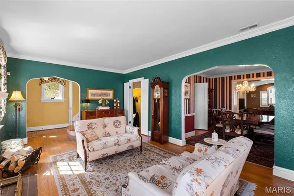 $599,900 | 121 Parkland Avenue, Glendale, MO 63122