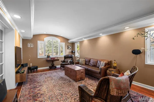 $599,900 | 121 Parkland Avenue, Glendale, MO 63122