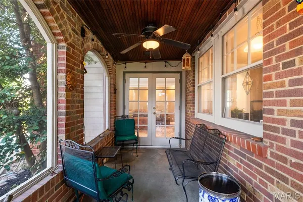 $599,900 | 121 Parkland Avenue, Glendale, MO 63122
