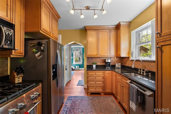 $599,900 | 121 Parkland Avenue, Glendale, MO 63122