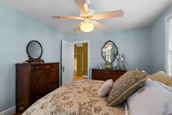 $599,900 | 121 Parkland Avenue, Glendale, MO 63122