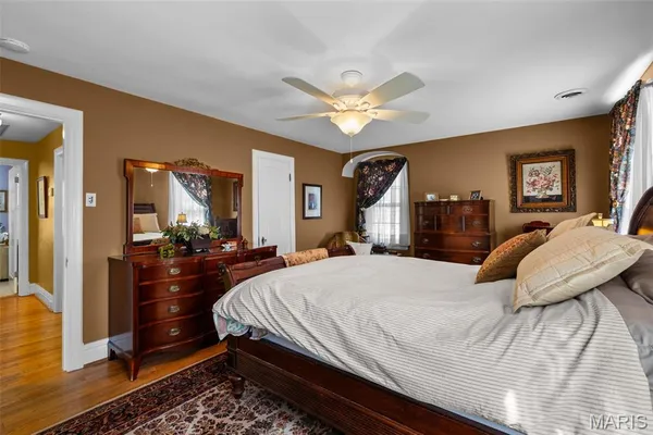 $599,900 | 121 Parkland Avenue, Glendale, MO 63122