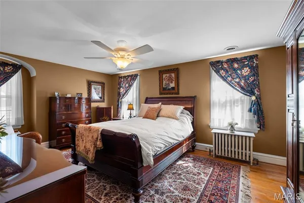 $599,900 | 121 Parkland Avenue, Glendale, MO 63122