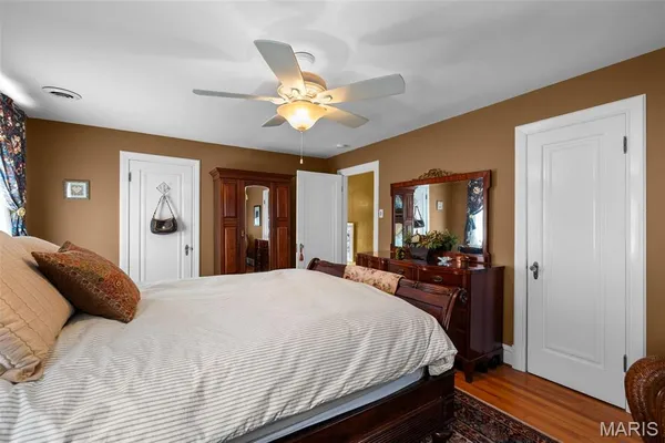 $599,900 | 121 Parkland Avenue, Glendale, MO 63122