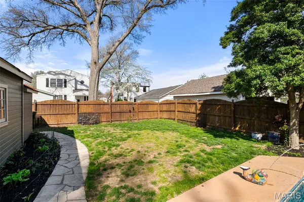 $599,900 | 121 Parkland Avenue, Glendale, MO 63122
