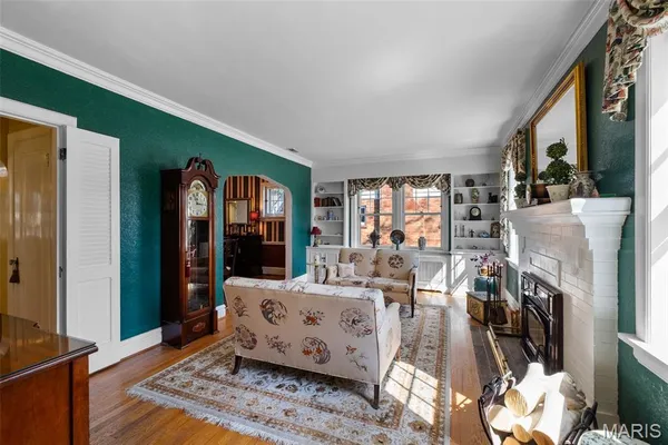 $599,900 | 121 Parkland Avenue, Glendale, MO 63122