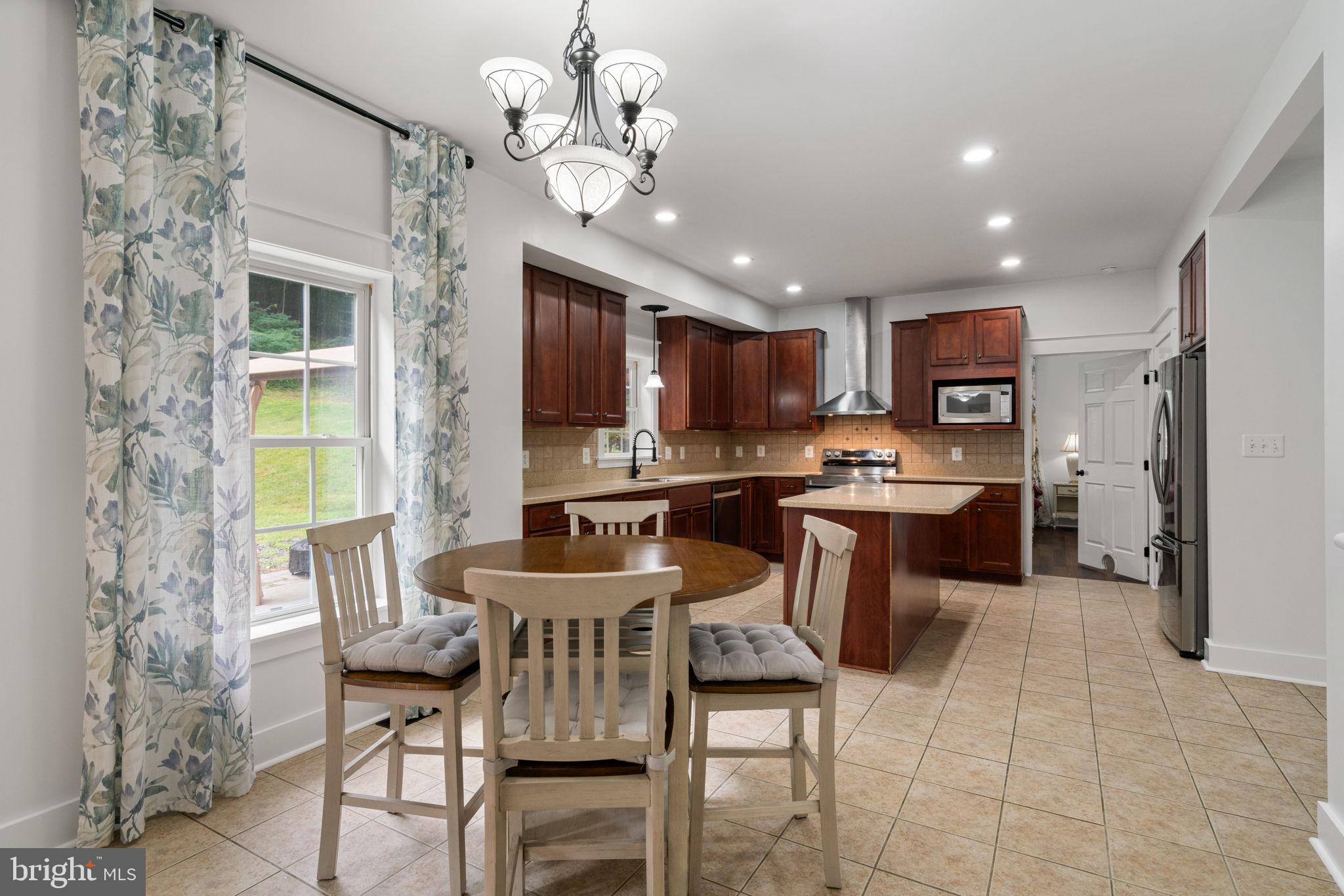 208 Markham Farm Road Front Royal, VA 22630 - Photo 23 of 85 Breakfast/Dining area