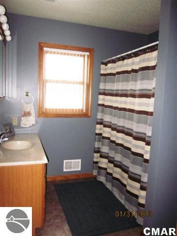 7825 East Mcbrides Road Edmore, MI 48829 - Photo 14 of 17 1773715-13.JPG